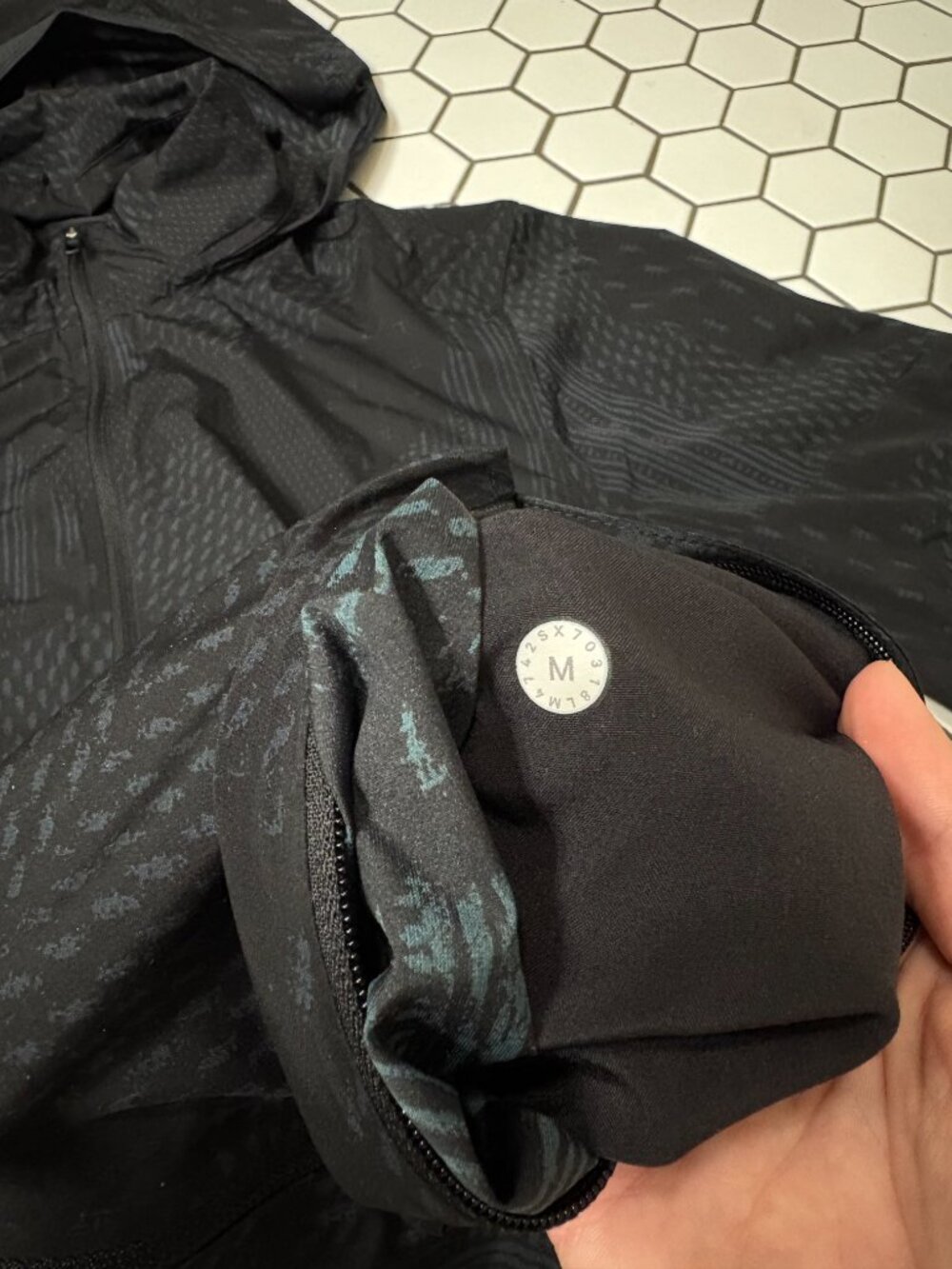 Lululemon Active Jacket Rip Patch Camo Multi Mens Medium Full Zip - Picture 3 of 3